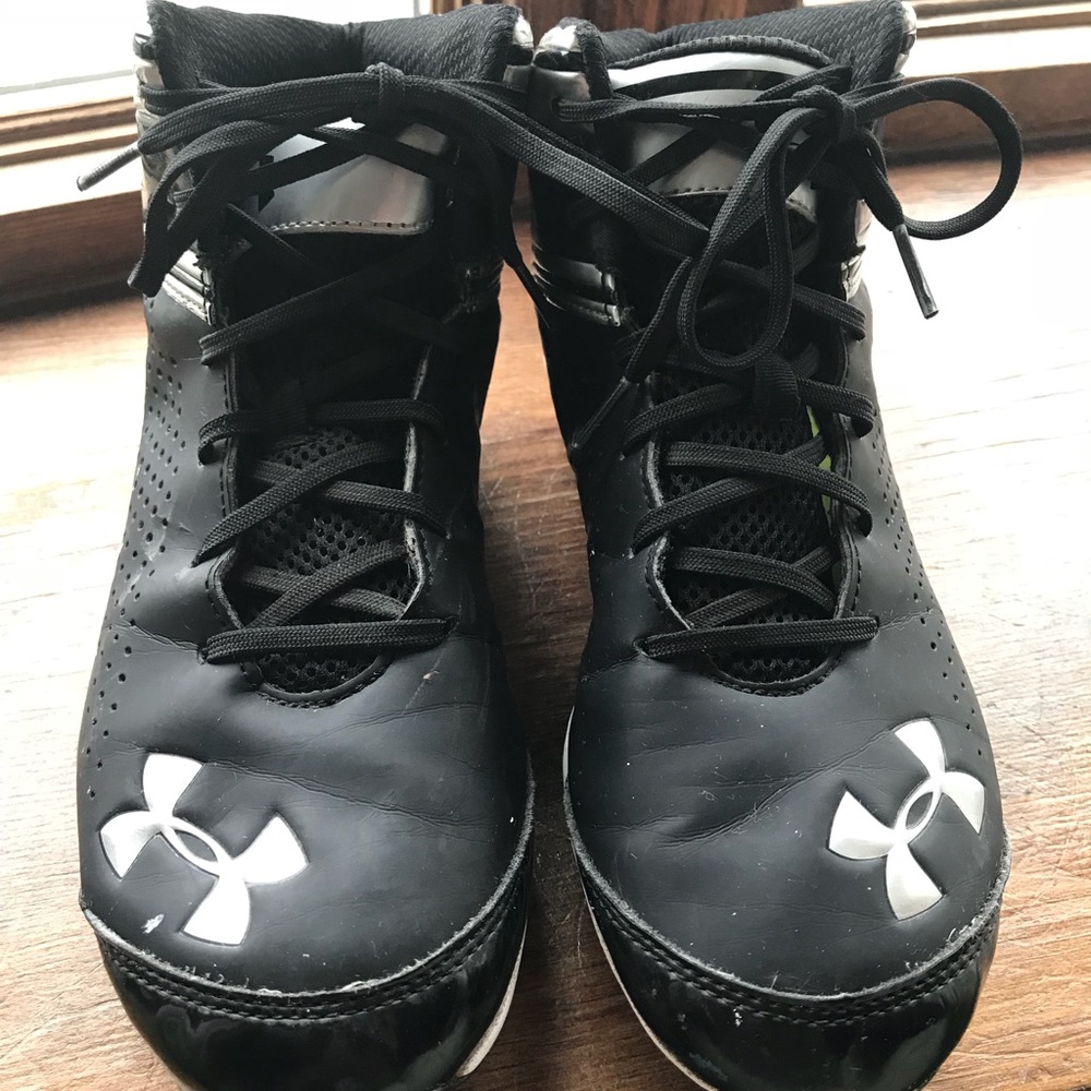 Under Armour men’s football cleats